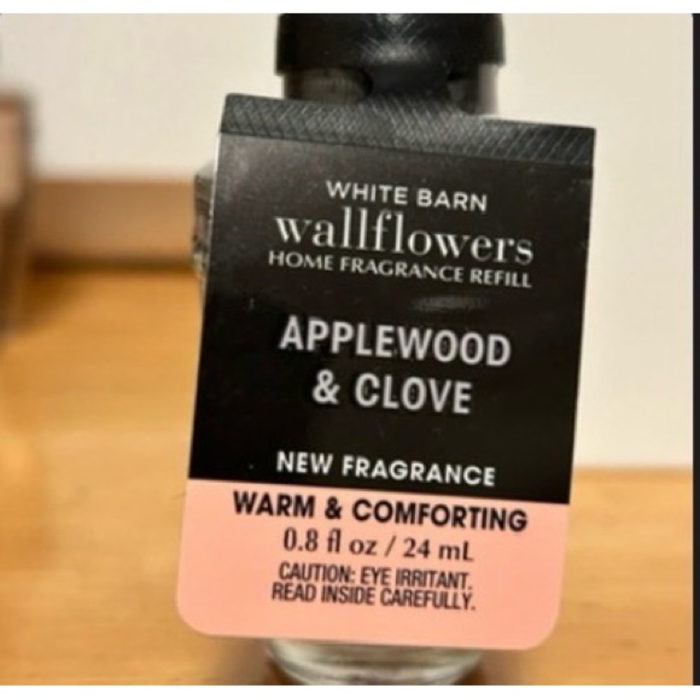 Bath & Body Works White Barn Wallflowers Refill — Applewood & Clove NEW